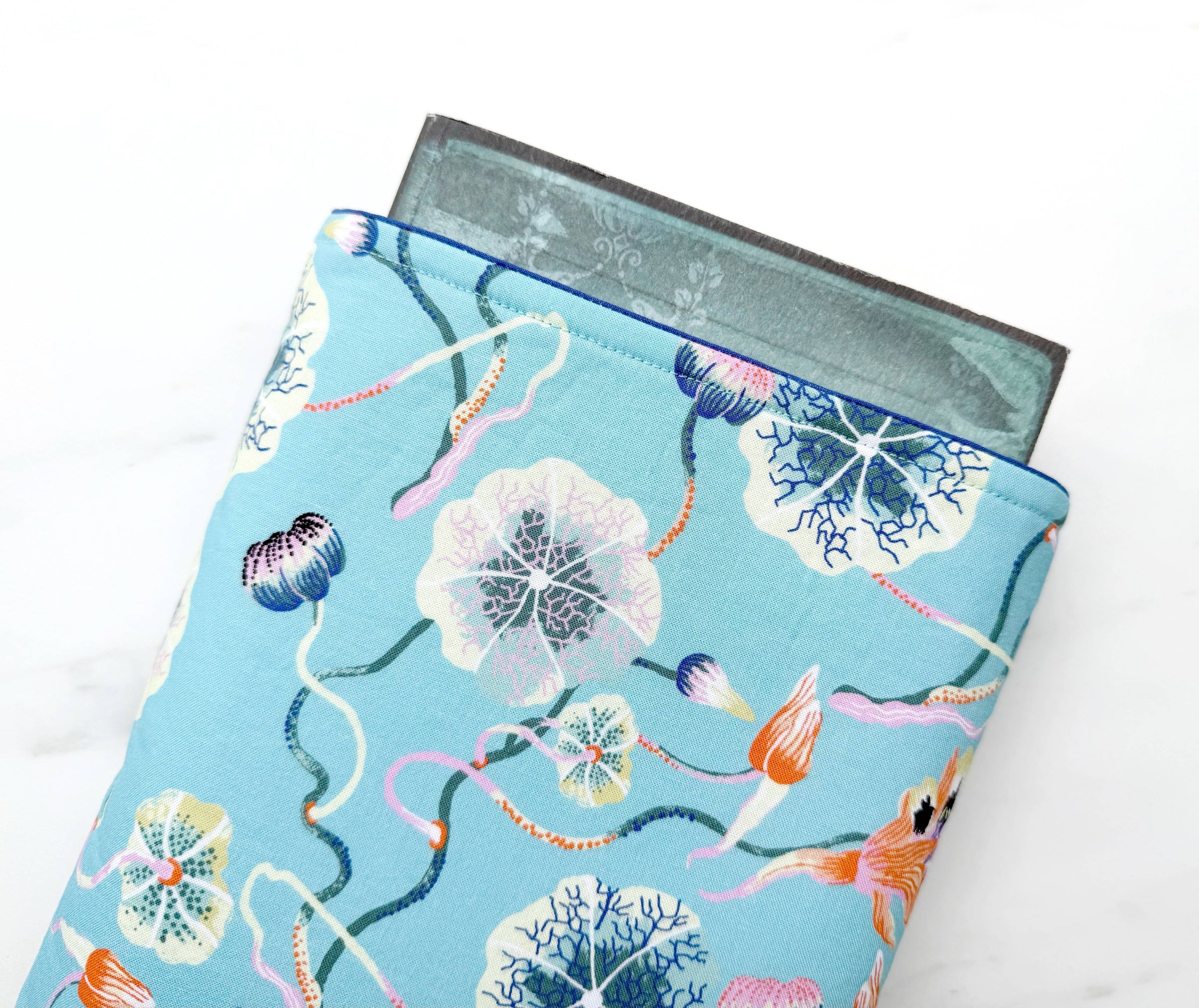 Fancy floral (lt. blue) - padded book sleeve, book pouch