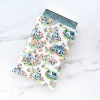 Summer cottage  - padded book sleeve, book pouch