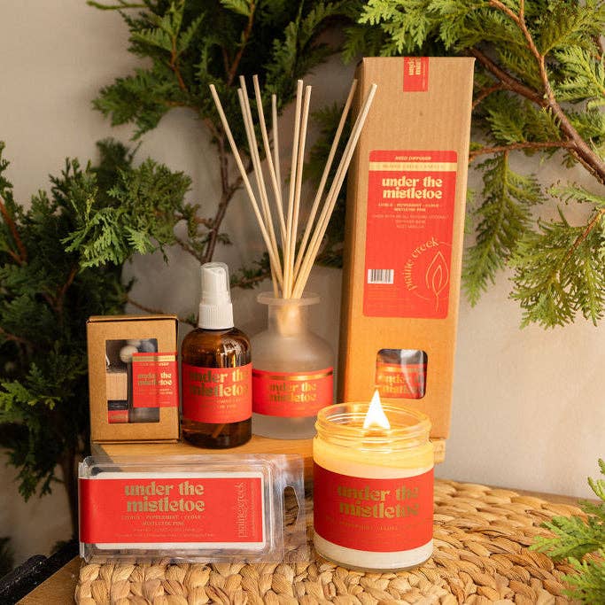 UNDER THE MISTLETOE SOY CANDLE | Clean-Burning Holiday Candle