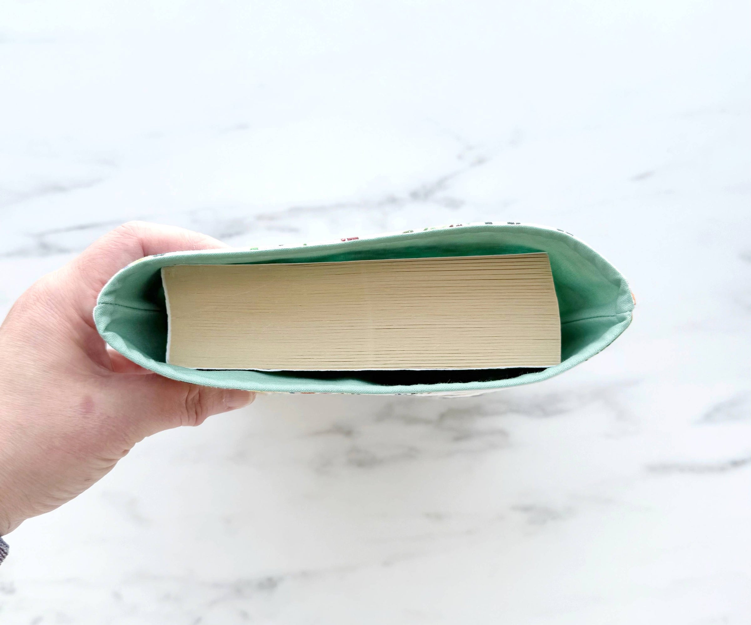 Summer cottage  - padded book sleeve, book pouch