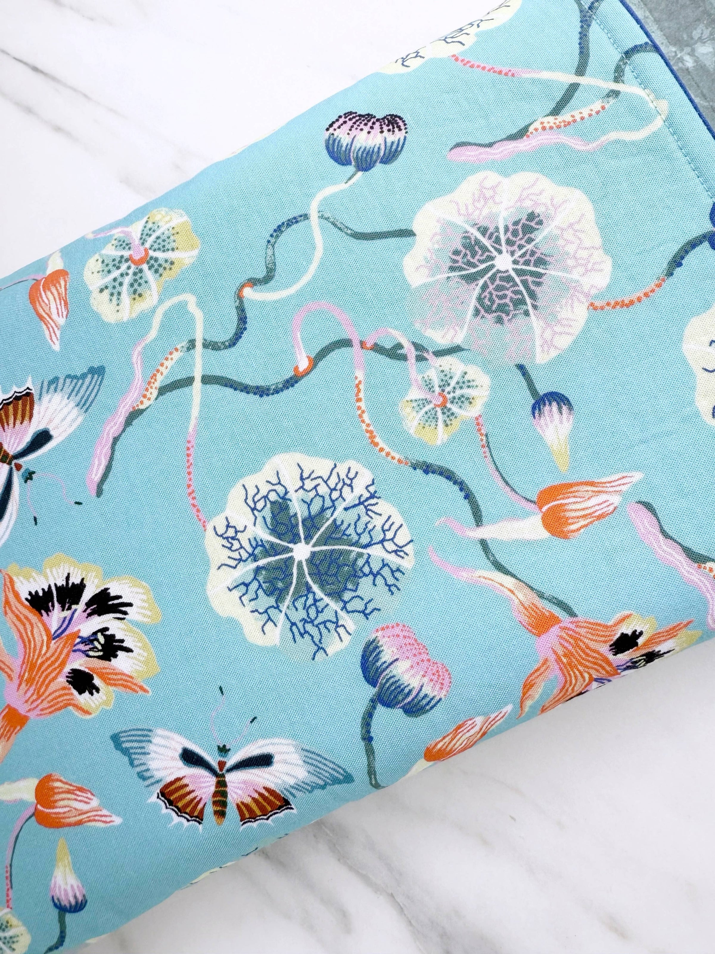 Fancy floral (lt. blue) - padded book sleeve, book pouch