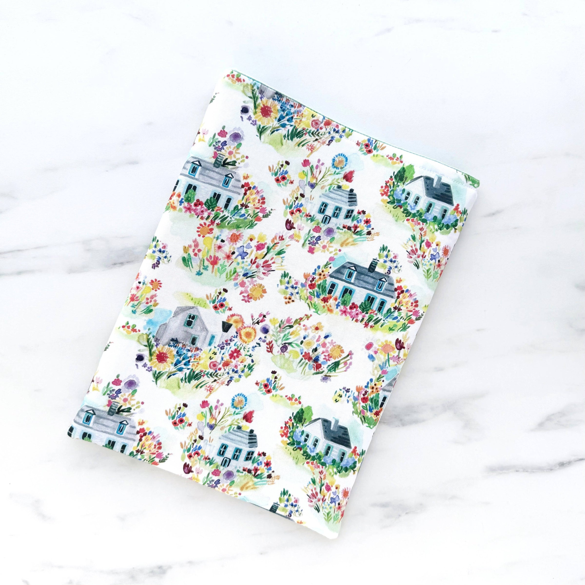Summer cottage  - padded book sleeve, book pouch