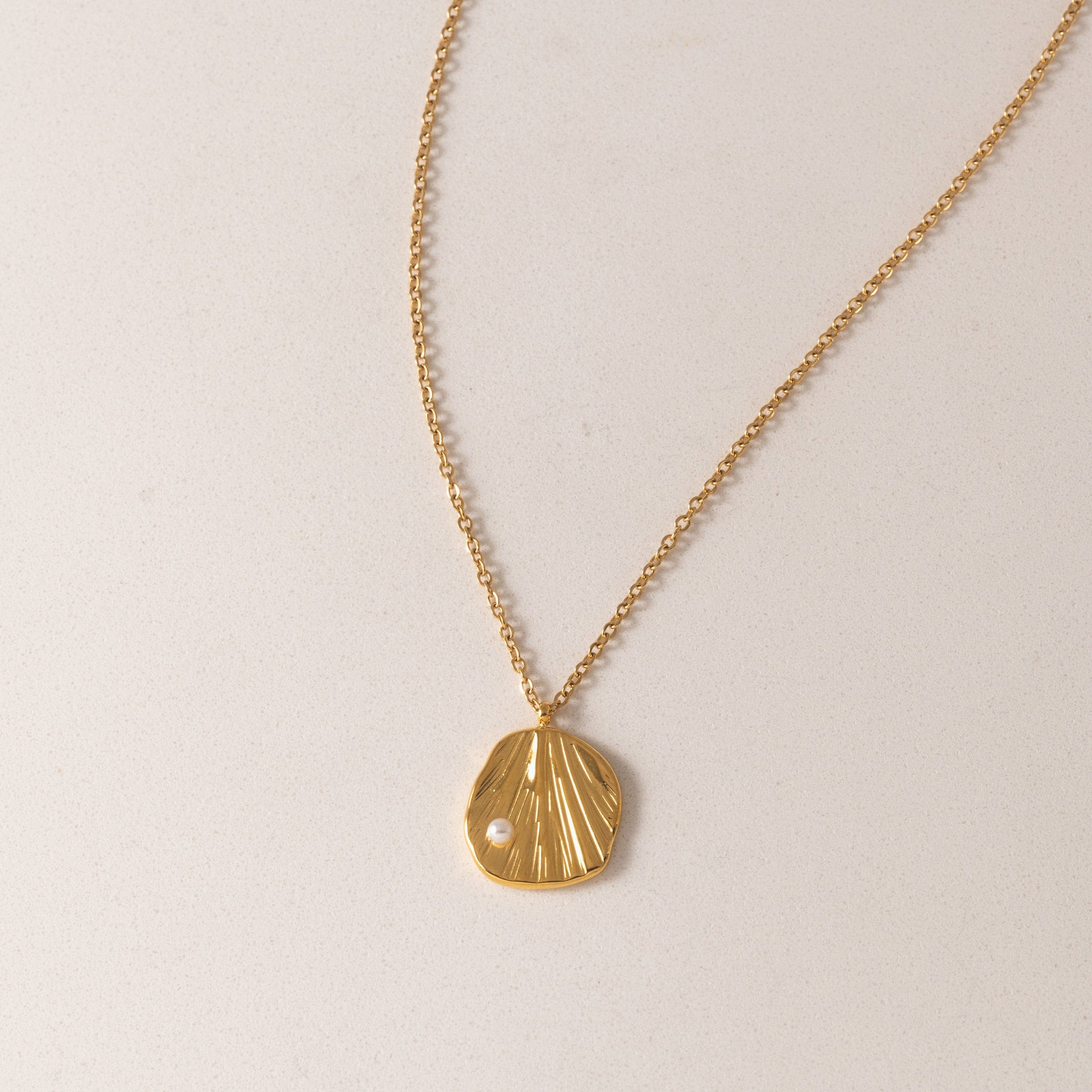 Cove Pearl Necklace - Gold