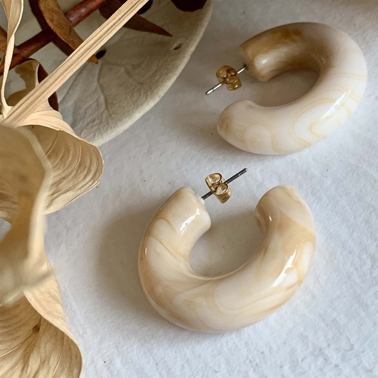 Jean 35mm Acetate Hoop Earrings in Brulee