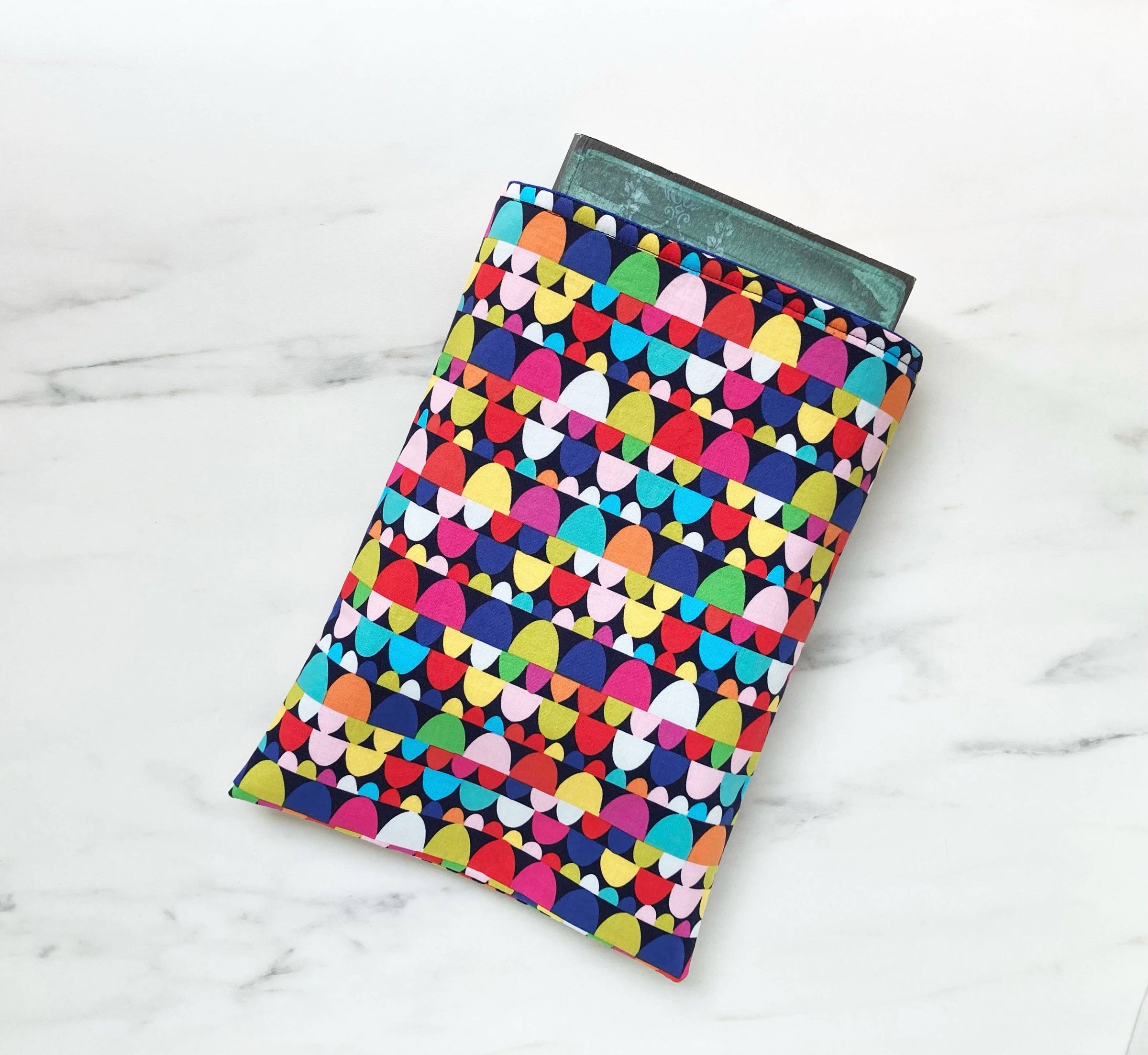 Happy joy (semicircles) - padded book sleeve, book pouch