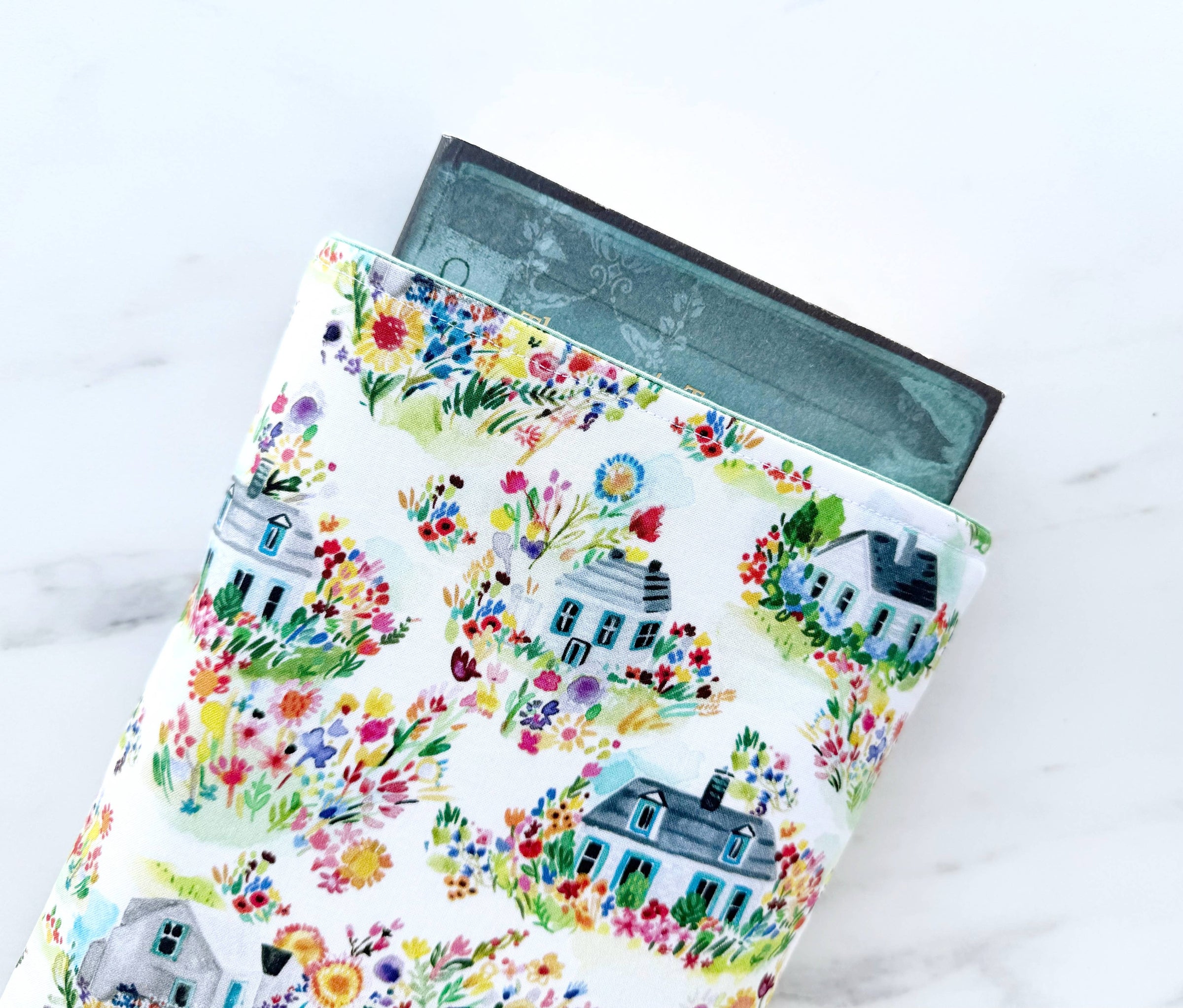 Summer cottage  - padded book sleeve, book pouch