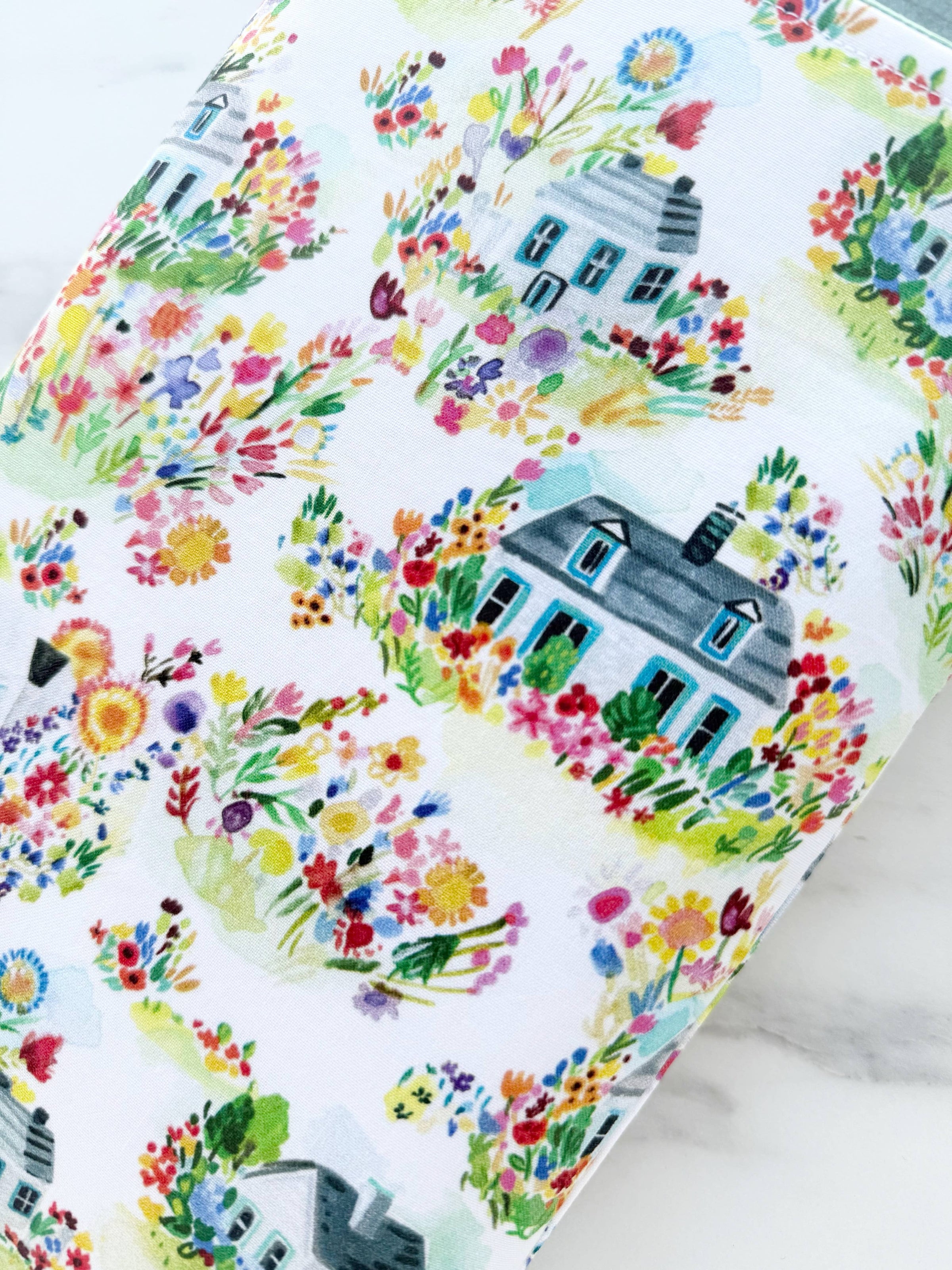 Summer cottage  - padded book sleeve, book pouch