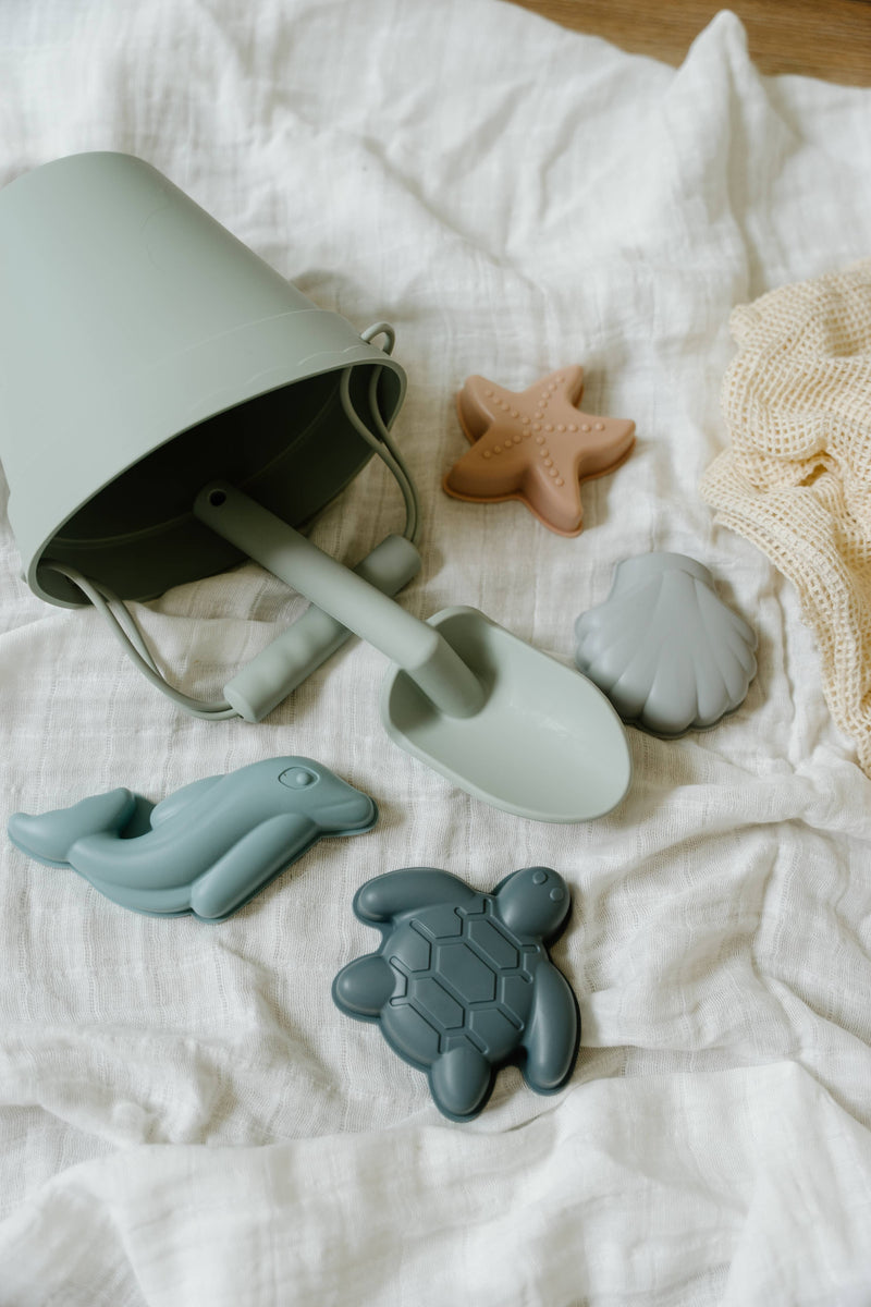 Seafoam Bucket with ocean characters